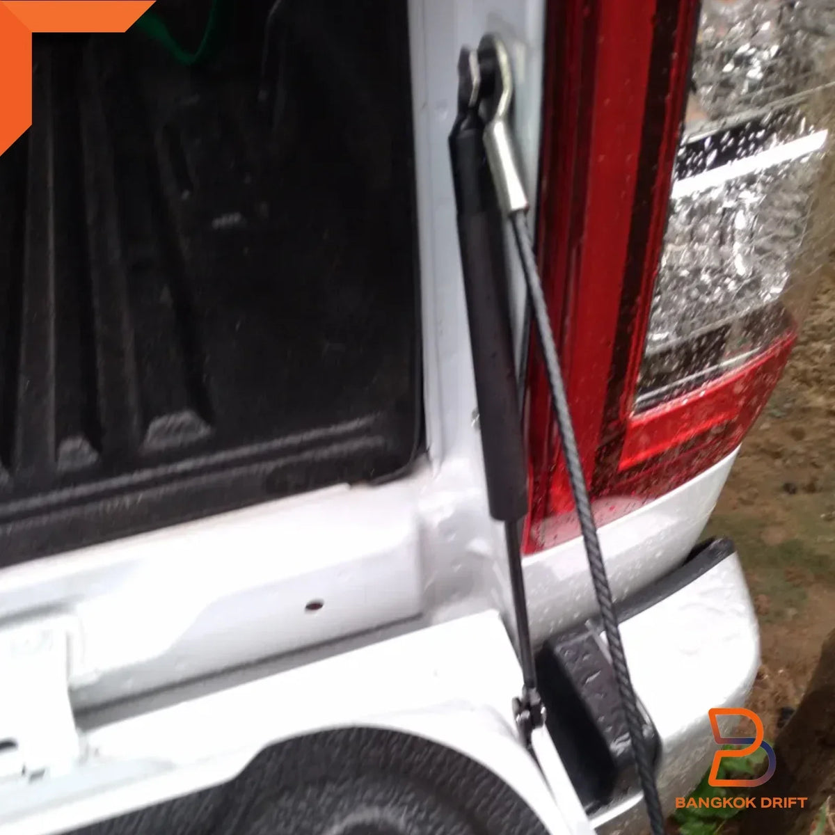 Rear Gas Strut for Tailgate Assist - Mitsubishi Triton Ute (2015-2023)