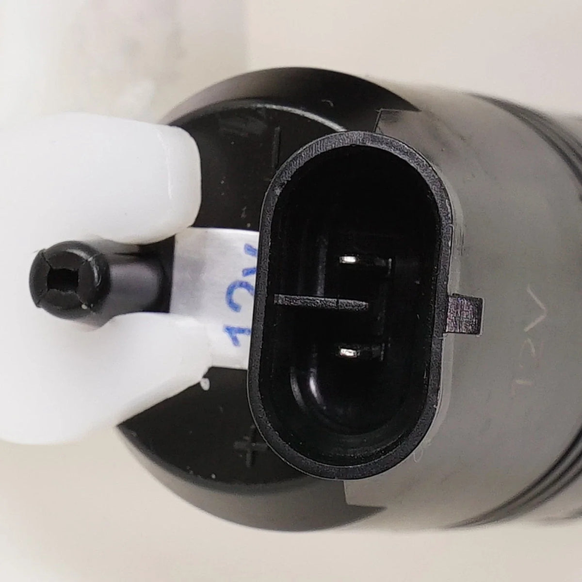 Windshield Washer Reservoir Compatible with Saab 9-7x, Buick Rainier