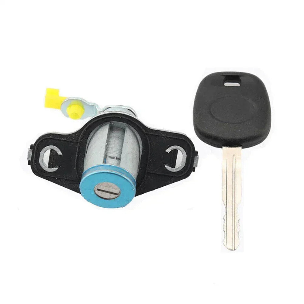 Boot Lock Cylinder with Key for Corolla Matrix 2003-2008