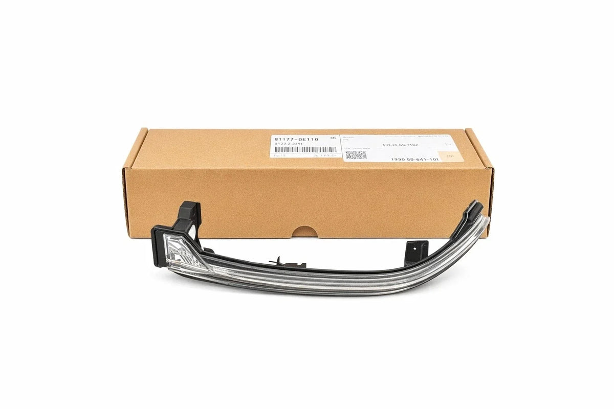 Front Right Turn Signal Light Assembly for BMW M4, 330i (2014–2020) 63137498160