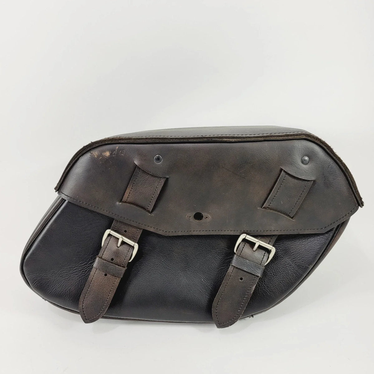 Right Side Saddlebag in Leather with Skull Design for Harley Dyna 2002-2017