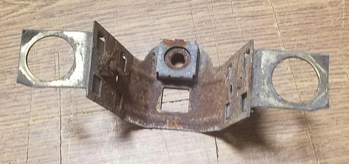 Wheel Hub Cap Mounting Bracket for Mercury Cougar (1989–1990)