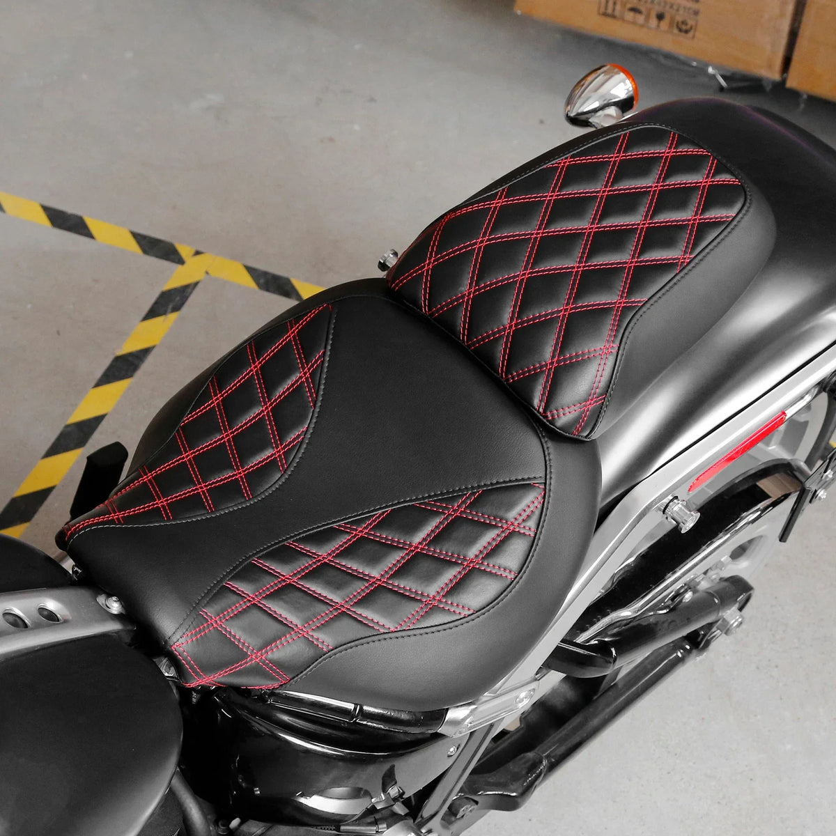 Black Seat for Driver and Passenger for Harley Fat Boy FLFB FLFBS 2018–Present
