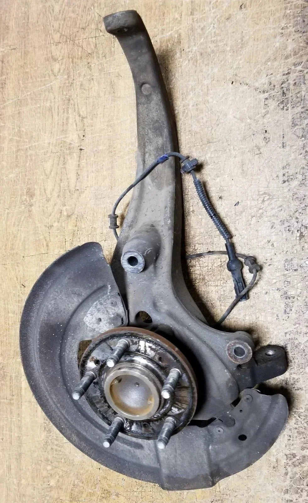 Front Spindle with Wheel Hub LH for Lincoln LS (2000–2002)