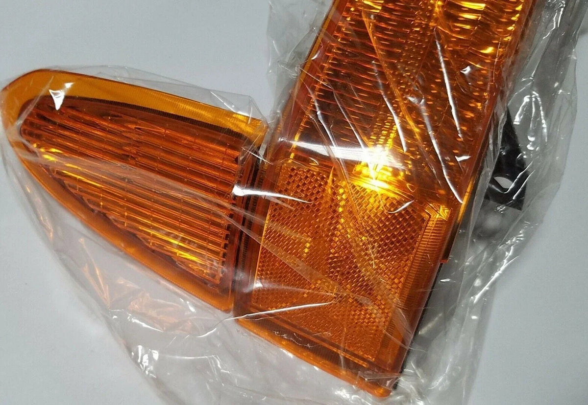 Parking Light for Ford F250 F350 F450 F550 (1999–2001) TYC 12-5067-01