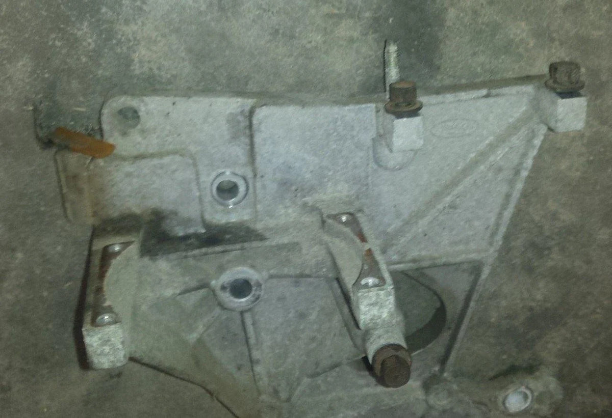 Engine Bracket Driver Side for Ford Thunderbird Cougar (1996–1997)