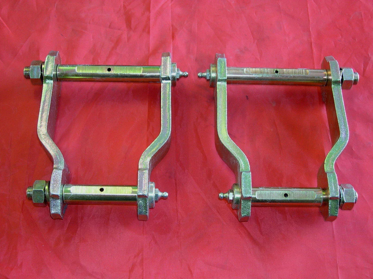 Front Leaf Spring Shackles for Toyota Hilux (1979-1998) - Greasable