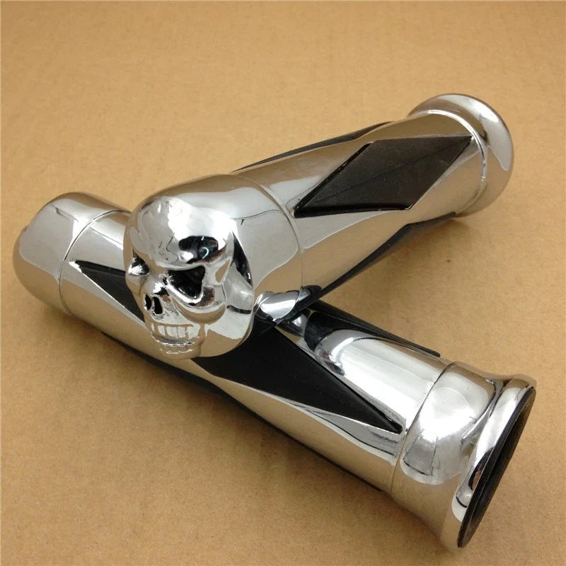Skull Diamond Chrome Hand Grips for Harley Softail Dyna 2000-2023