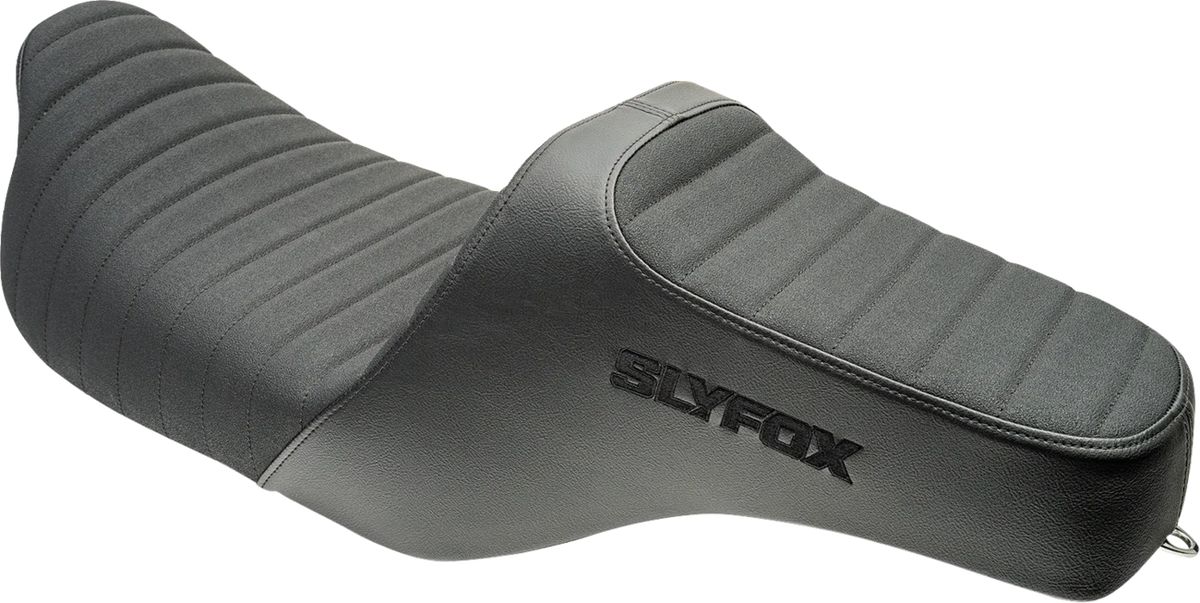 Vinyl Highnoon Seat with Classic Stitch and Black Logo for FLH/FLT 2008–2024