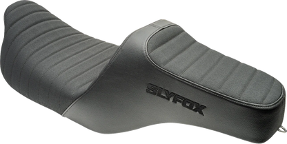 Vinyl Highnoon Seat with Classic Stitch and Black Logo for FLH/FLT 2008–2024
