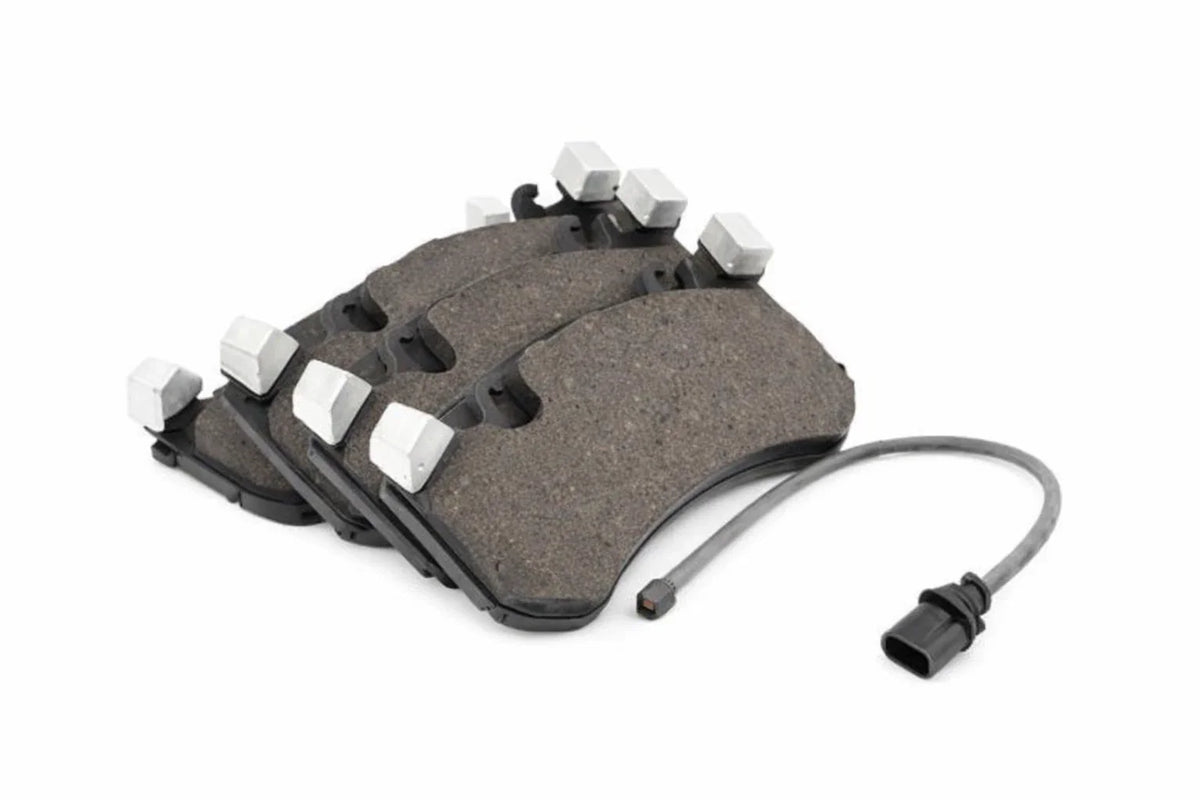 Set of 4 Front Disc Brake Pads for Audi RS7 (2014–2018) 4G0698151AE