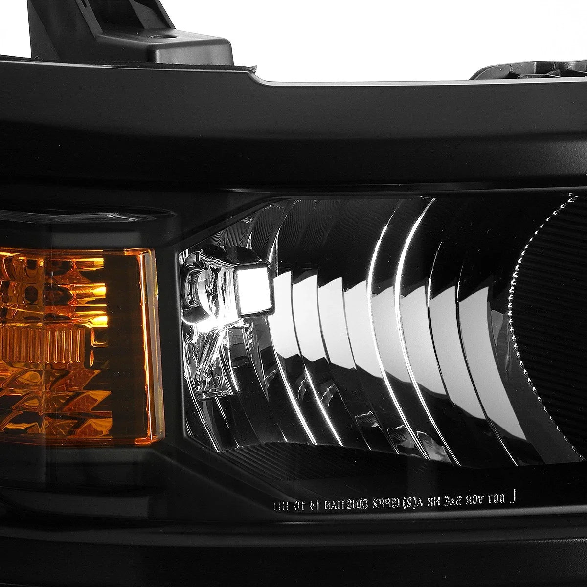 Right Headlight for Chevy Silverado 1500 (2014–2015) GM2503389