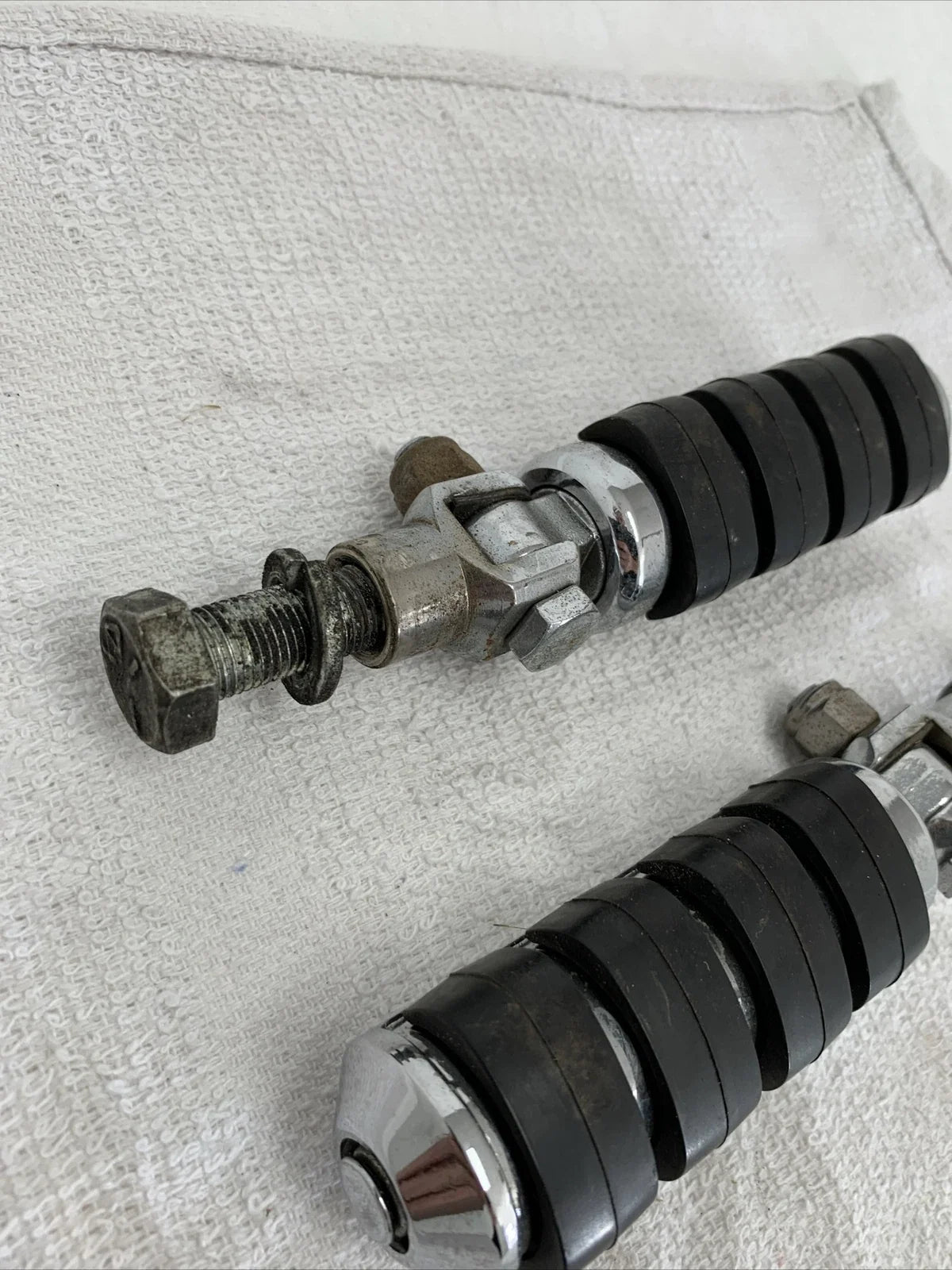 Motorcycle Pegs with Mounting Brackets for Harley Davidson Dyna