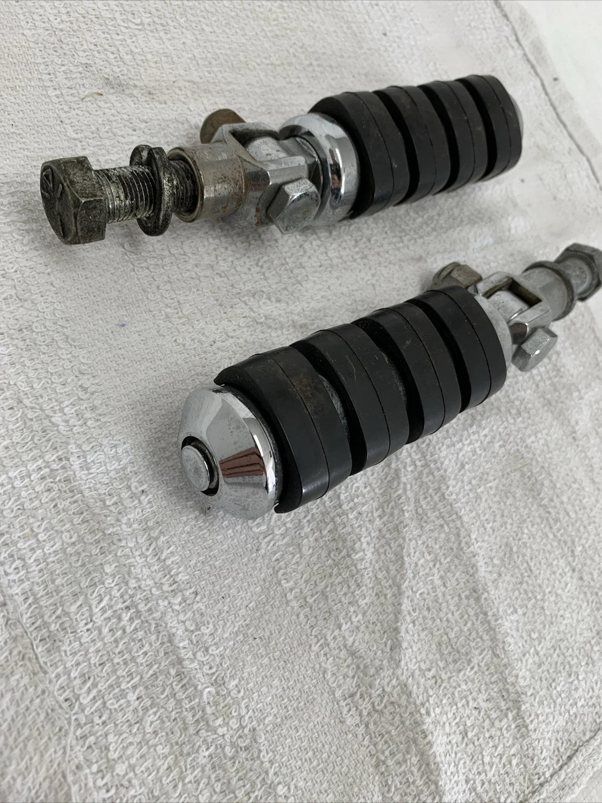 Motorcycle Pegs with Mounting Brackets for Harley Davidson Dyna