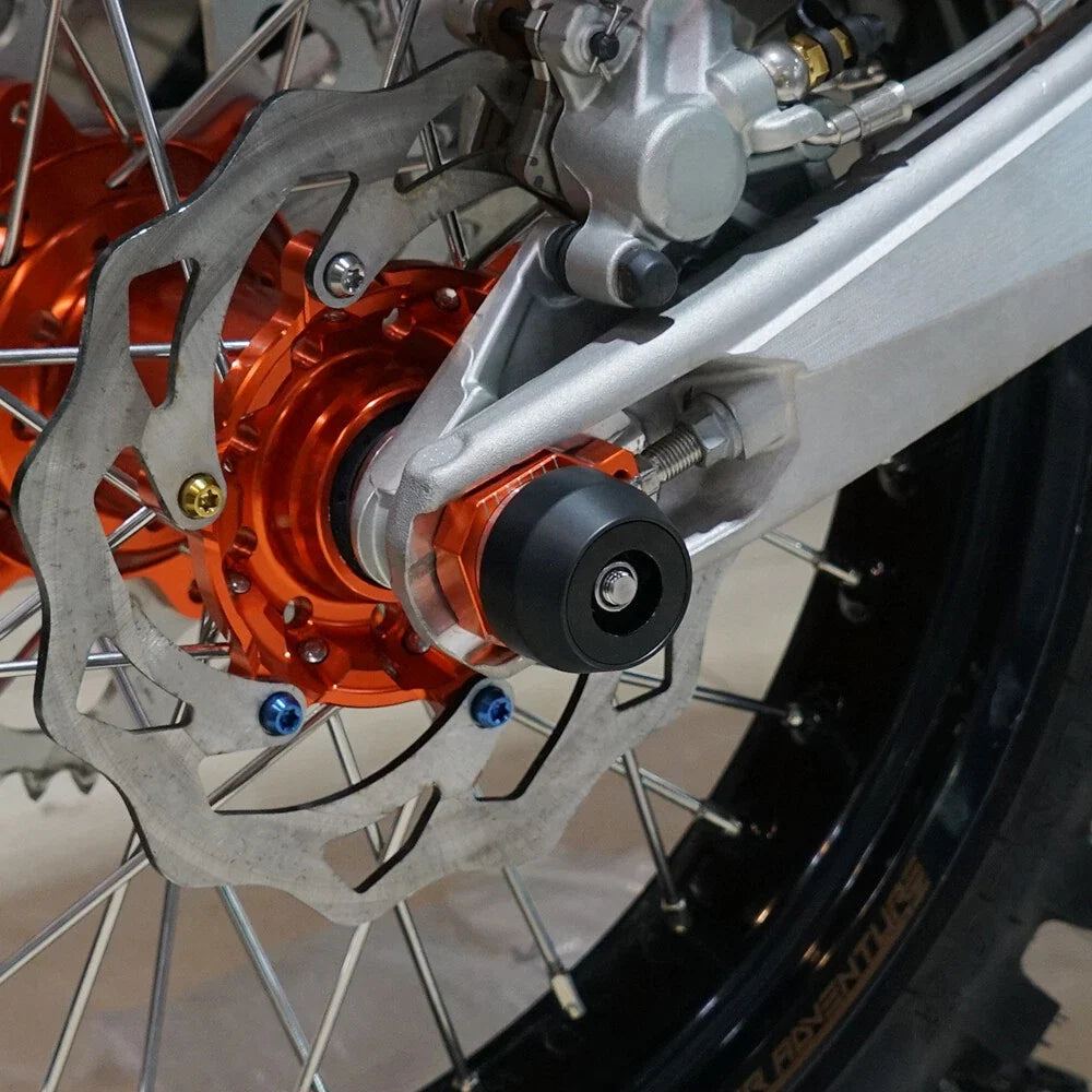 Rear Axle Sliders Wheel Protector for Kawasaki Z900RS CAFE (2018–2020), Z900 (2017–2021)