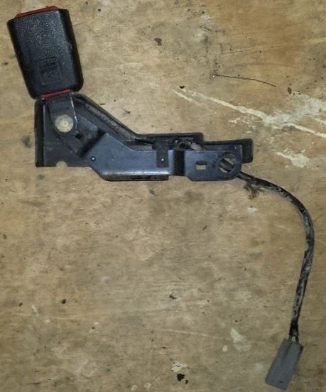 Seat Base Lap Belt Clip with Sensor for Ford Thunderbird Cougar (1989–1993)